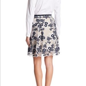 T Tahar Nicole Embroidered Skirt Size 8 NWT